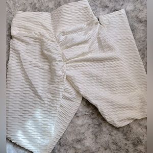 White butt scrunch leggings